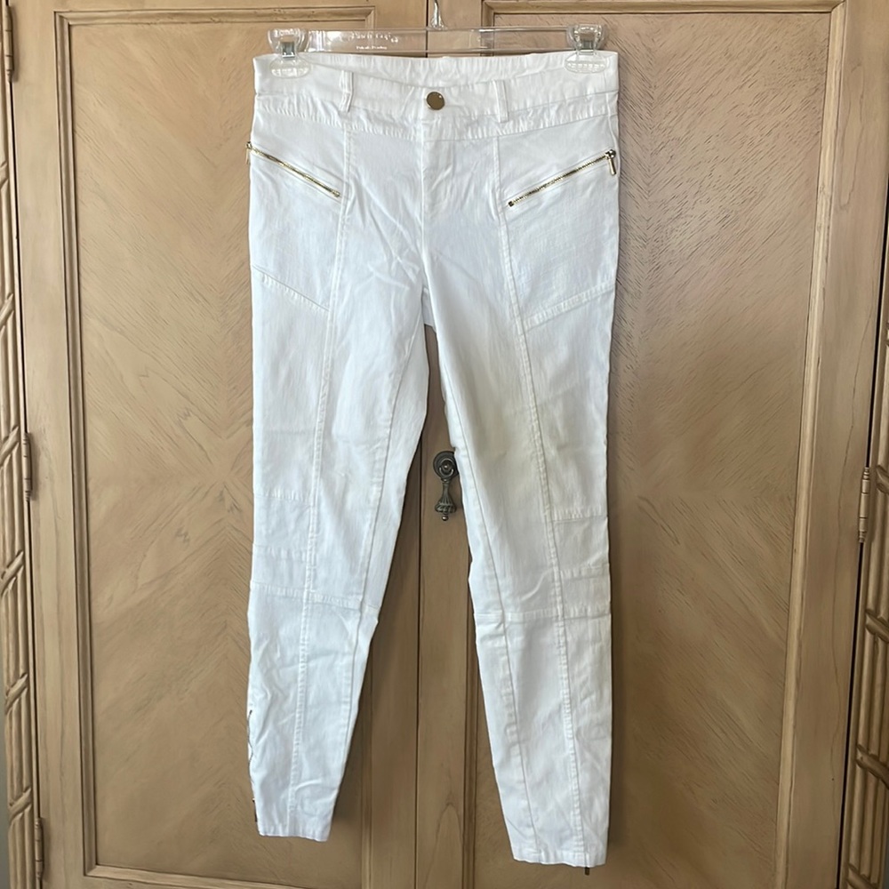 Bebe Capri’s